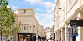 Coastal towns, historic towns and market towns all saw spikes in footfall, with coastal towns particularly benefitting on Sunday, as footfall was up 24.3% on the previous week.