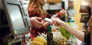 UK grocers endure slowest Christmas growth since 2015